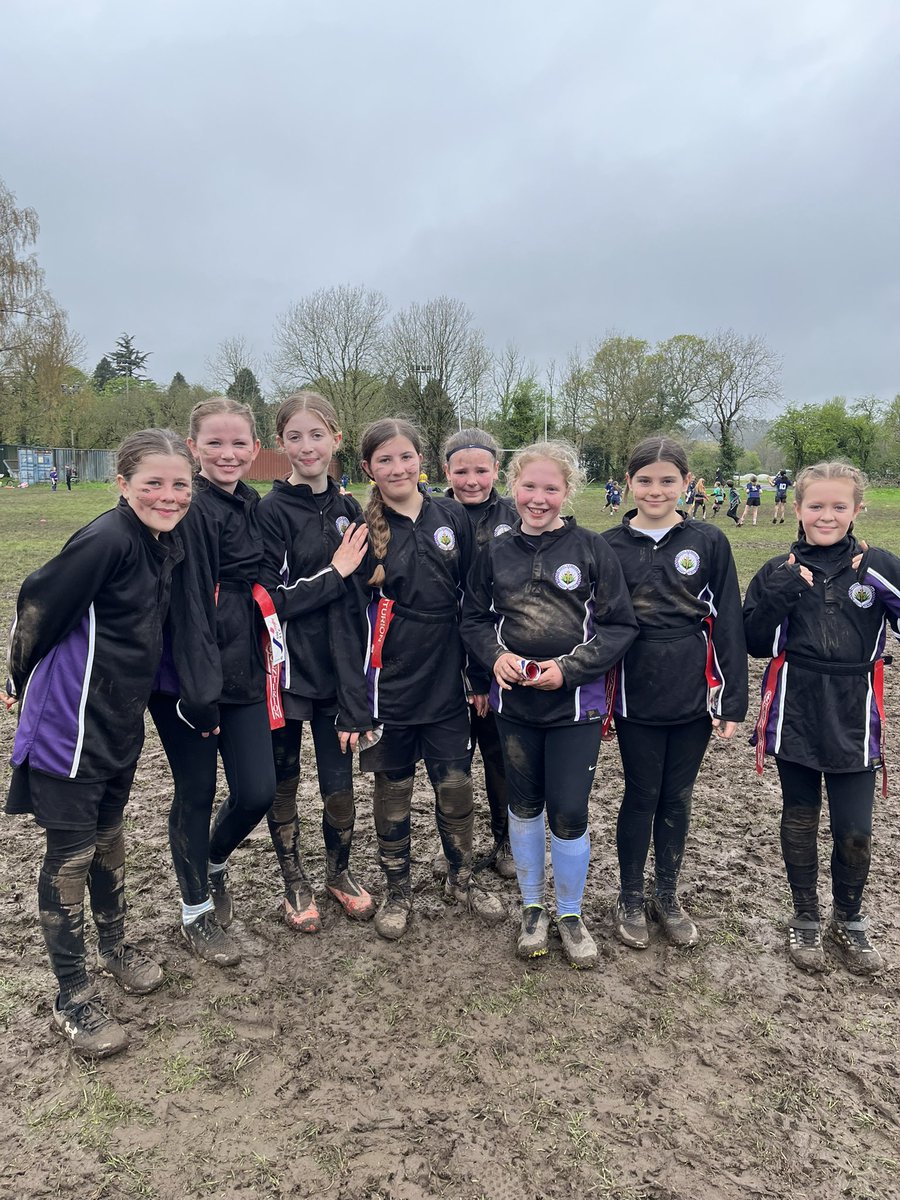 Diwrnod llawn hwyl (a mwd!) heddiw yn nhwrnamaint rygbi tag yr Urdd! Balch iawn o'r merched. Da iawn chi💪🏼 A day full of fun (and mud!) at the tag rugby tournament today! Very proud of the girls, da iawn 🙌🏼 Diolch @UrddCaerdyddFro 🏉 @ygsantcurig1 @YGSC_Pennaeth