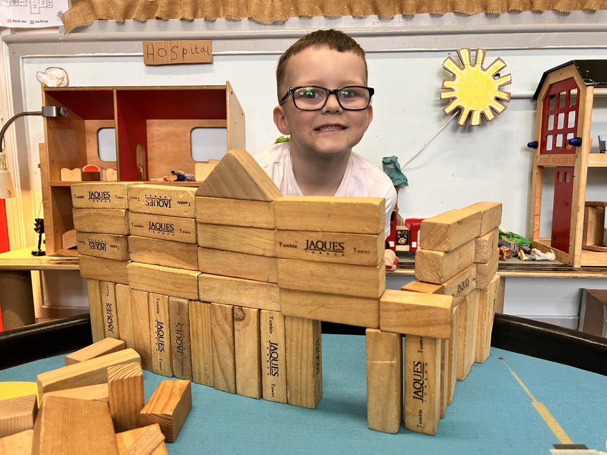 Holtonprimary's tweet photo. Lots of problem-solving skills on show in #HPSRec today. Building a stable structure has been a challenge! #resilience https://t.co/I8MjtGooz3