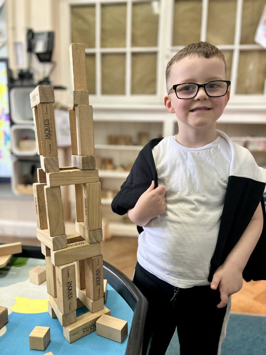 Holtonprimary's tweet photo. Lots of problem-solving skills on show in #HPSRec today. Building a stable structure has been a challenge! #resilience https://t.co/I8MjtGooz3