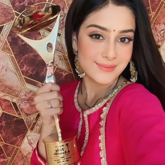 Ishuu with her Telly Awards.

She has srecieved so much acclamation from the audience for her performance in Uddariyan!!!❣️

She adds life to her characters!! 🔥

Come back soon baby!! Missing you on television! 🥺🫶

#IshaMalviya #IshaMalviya𓃵