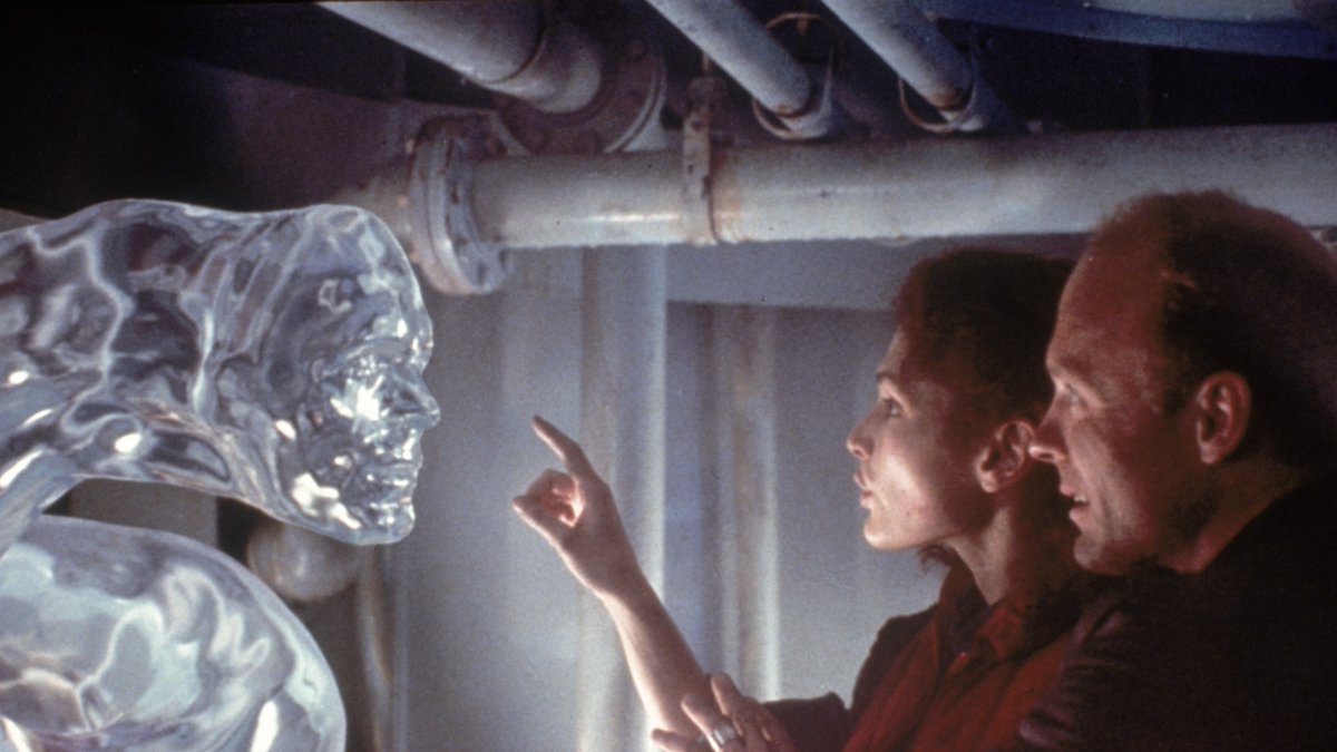 Long-time lovers of THE ABYSS unite. @cwik_greg explores the powerful sentimentality and technical braggadocio of James Cameron's 'first big softie movie,' on the big screen in its restored, extended edition this weekend @MovingImageNYC. reverseshot.org/features/3216/…