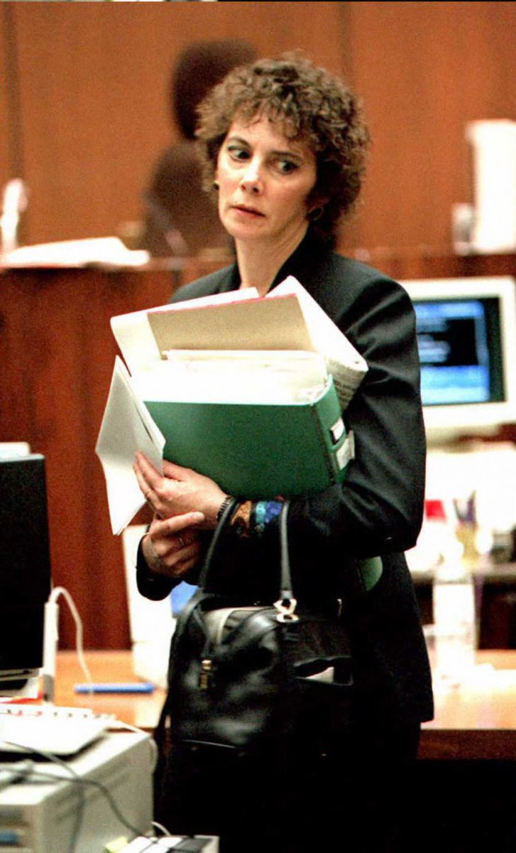 P3 archives #ojsimpson : La.procureure de l' époque Marcia Clark. Tout Hollywood voulait en permanence l'inviter pendant le procès Oj Simpson. Après l'acquittement: plus personne.