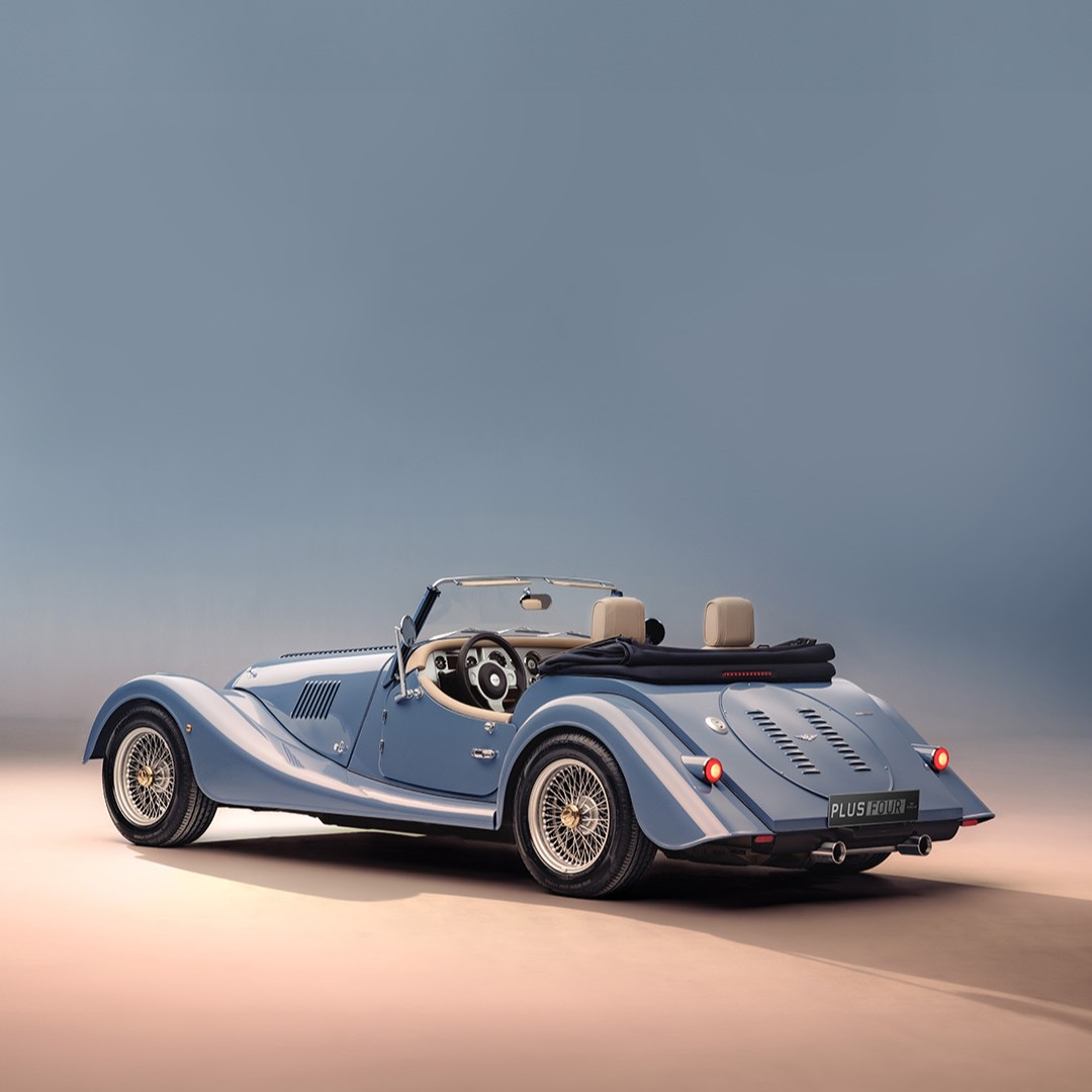 Timeless and elegant, the silhouette of Plus Four is unmistakable. Subtle design changes help to evolve the latest model, whilst remaining true to its core visual identity. Discover more at 🔗 morgan-motor.com/models/plus/pl… #PlusFour #NewPlusFour #MorganPlusFour #MorganCars #Morgan