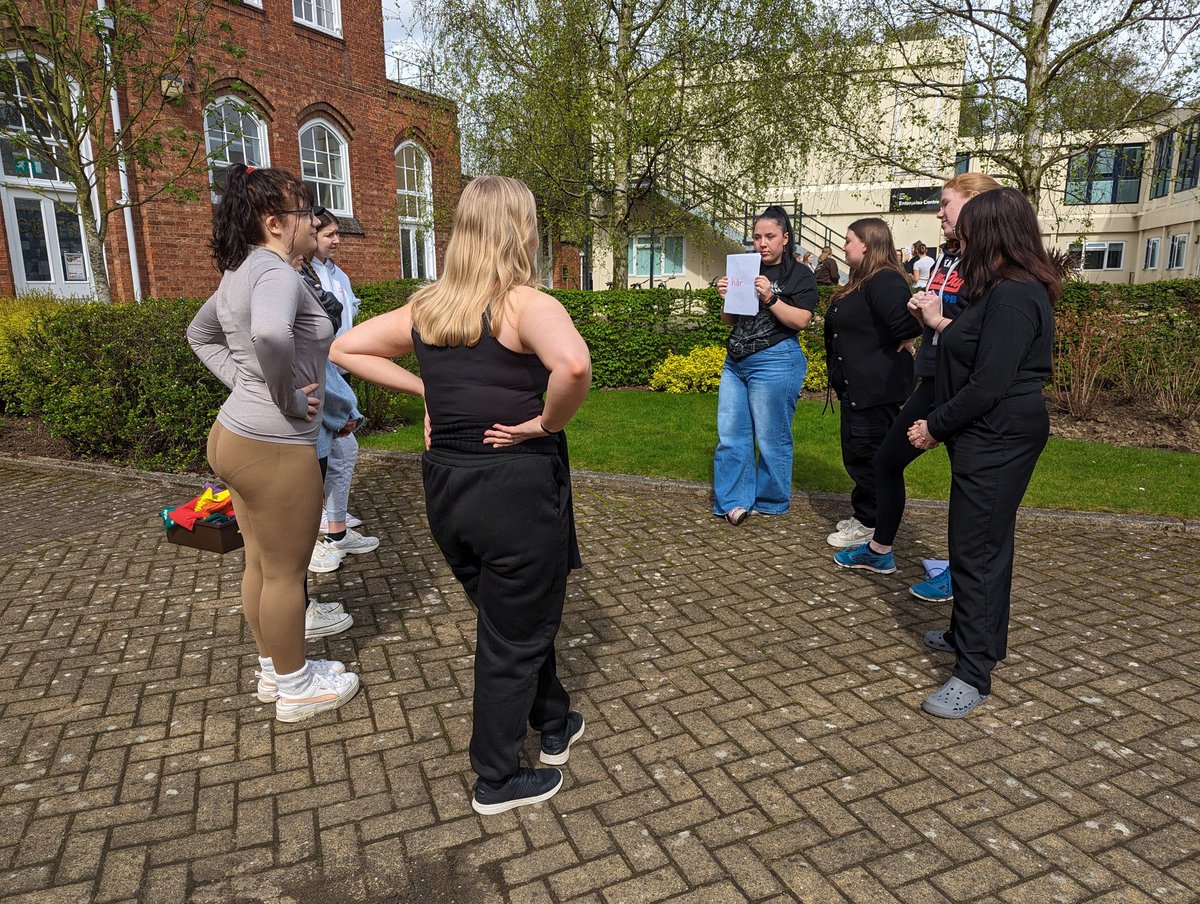 Another amazing day of student teachers taking #primarylanguages outside. So many creative, interesting new ideas coming into the profession from @YSJTeacherEd. The next generation of #teachers
bringing inspiring, innovative languages including Swedish! Now go forth and teach!