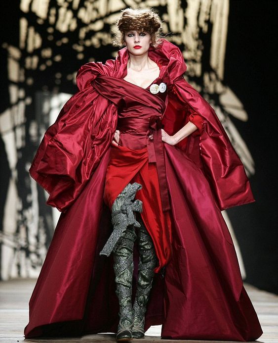 More #frockingfabulous from #VivienneWestwood! #Fashionhistory of 2006.