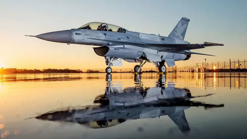 ABD, Yapay Zekânın Uçuracağı 'Pilotsuz F-16'ları Test Edecek: İlk Uçuşu ABD Hava Kuvvetleri Komutanı Yapacak dlvr.it/T5N6Sk