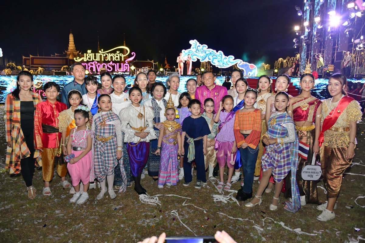 #รมวปุ๋ง ร่วมเป็นประธานในพิธีเปิดงาน “Maha Songkran World Water Festival 2024 เย็นทั่วหล้า มหาสงกรานต์ 2567”  ✨✨

เชิญชวนทุกท่านมาร่วมเป็นส่วนหนึ่งในงานประเพณีอันทรงคุณค่าของประเทศไทยเรากันเยอะๆนะคะ

#ท่องเที่ยวและกีฬา #สงกรานต์2567 #เย็นทั่วหล้ามหาสงกรานต์