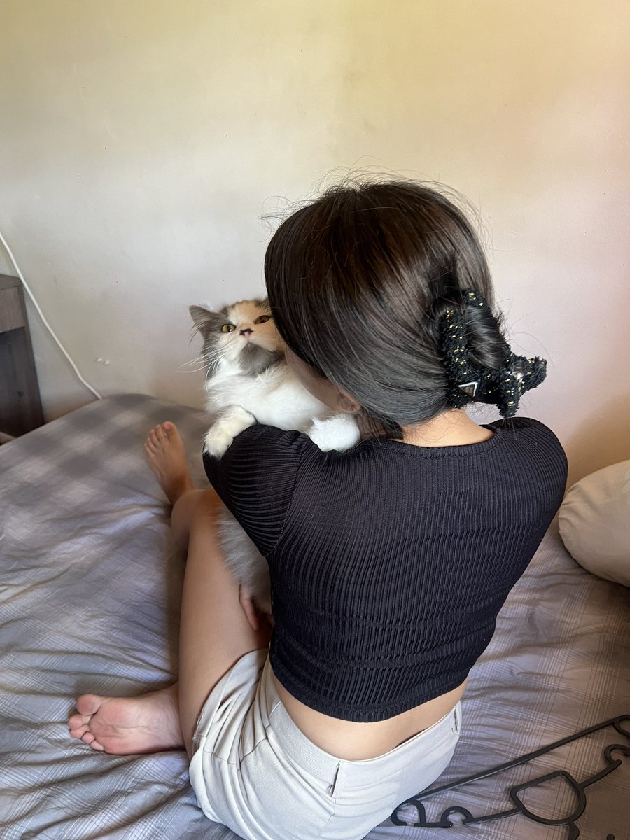 ivjenner's tweet photo. Tried so hard to not scroll my photos but i can’t help myself https://t.co/9cnmV8DOmV