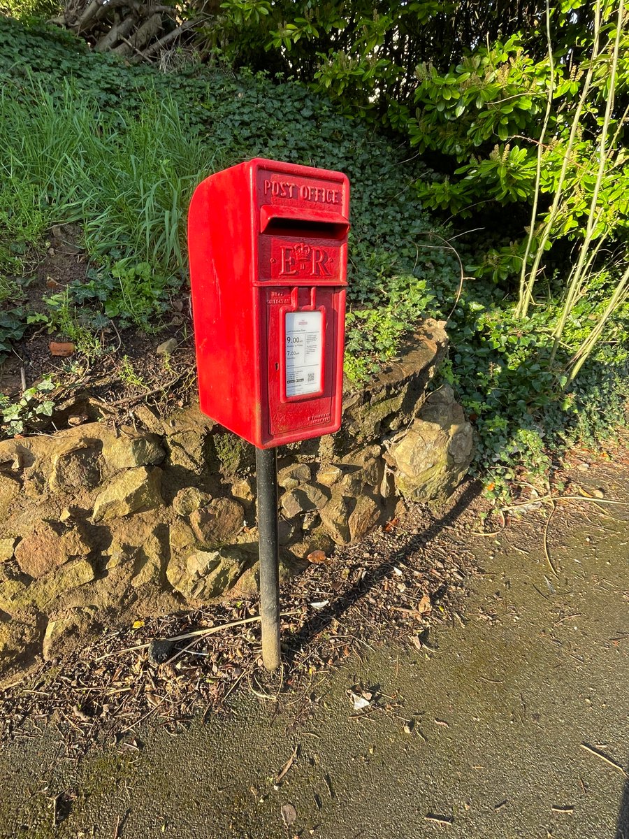 Bold and beautiful, or the joys of a morning uphill trek back from the garage this week.... #PostboxSaturday