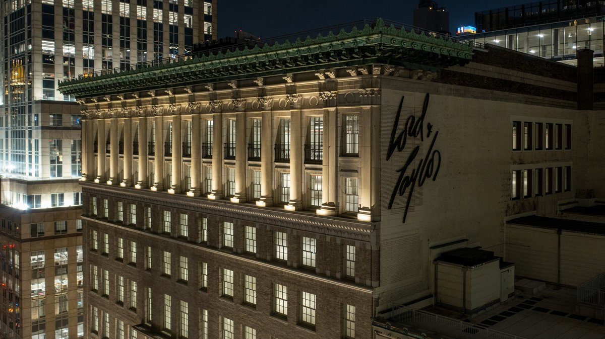ArchstoneBuild3's tweet photo. The 34th Annual Lucy G. Moses Preservation Awards hosted by The New York Landmarks Conservatory took place last night at the Plaza Hotel. Archstone Builders are honored to have had our project , 424 Fifth Avenue, awarded the prestigious Preservation Project Award. https://t.co/AhbuCPUuKL