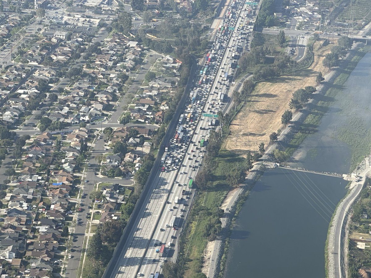 #BREAKING #SIGALERT #SantaFeSprings NB 605 past Telegraph- all lanes closed. Jammed from 91. @billhandelshow @GaryandShannon @TotalTrafficLA #KFIintheSky