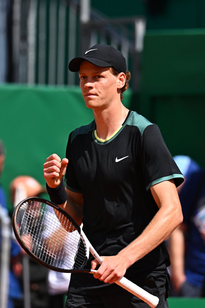 Cool, calm & collected 👌 No. 2 seed @janniksin is a set away from the last eight in Monaco, he seals the opening set 6-4 over Stuff. @ROLEXMCMASTERS | #RolexMonteCarloMasters