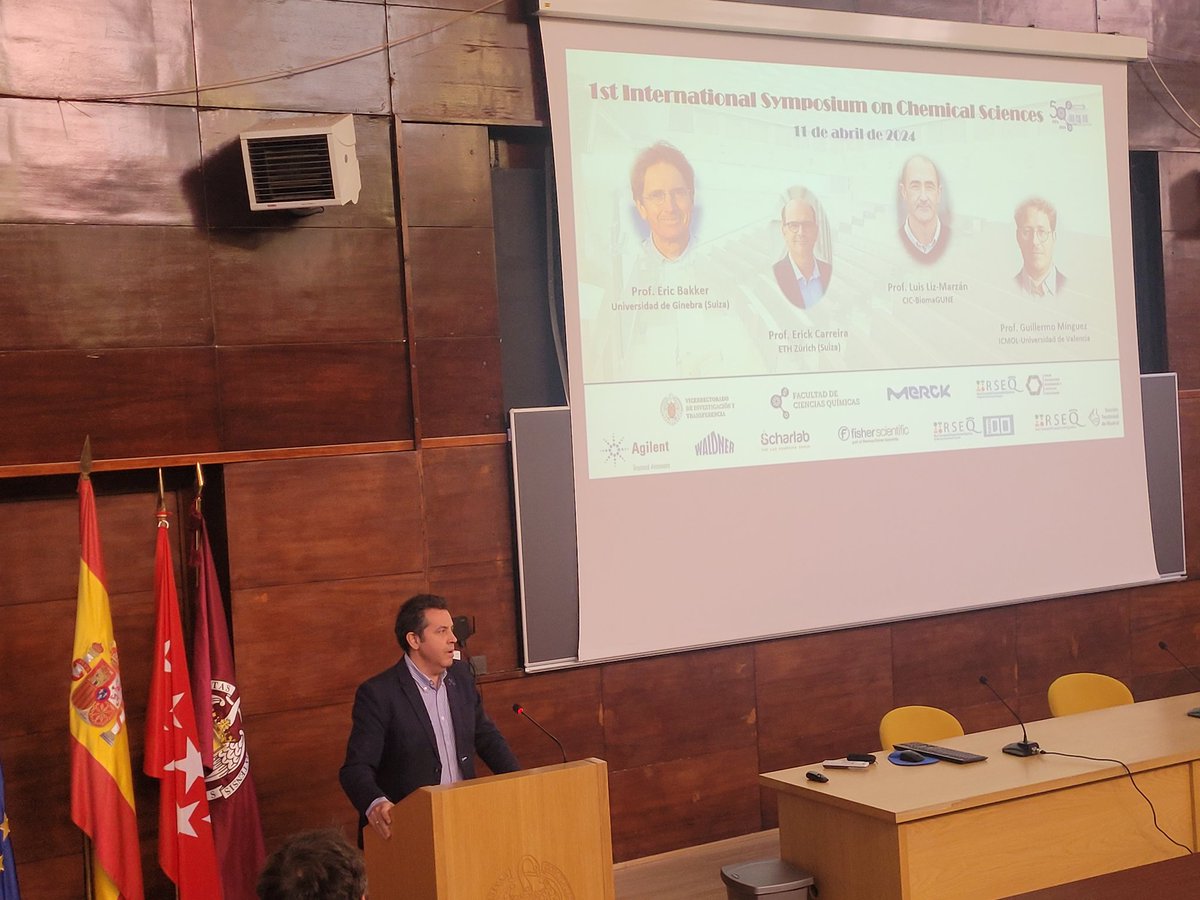 Congratulations to Luis Sánchez @LSM_LAB for this amazing chemical symposium at @quimicasUCM and for bringing together these fantastic speakers: Luis Liz-Marzán @LizMarzan_Lab, Eric Bakker @Ch_Bioch_UNIGE , Guillermo Mínguez @ICMol_UV and Erick Carreira @CarreiraGroup