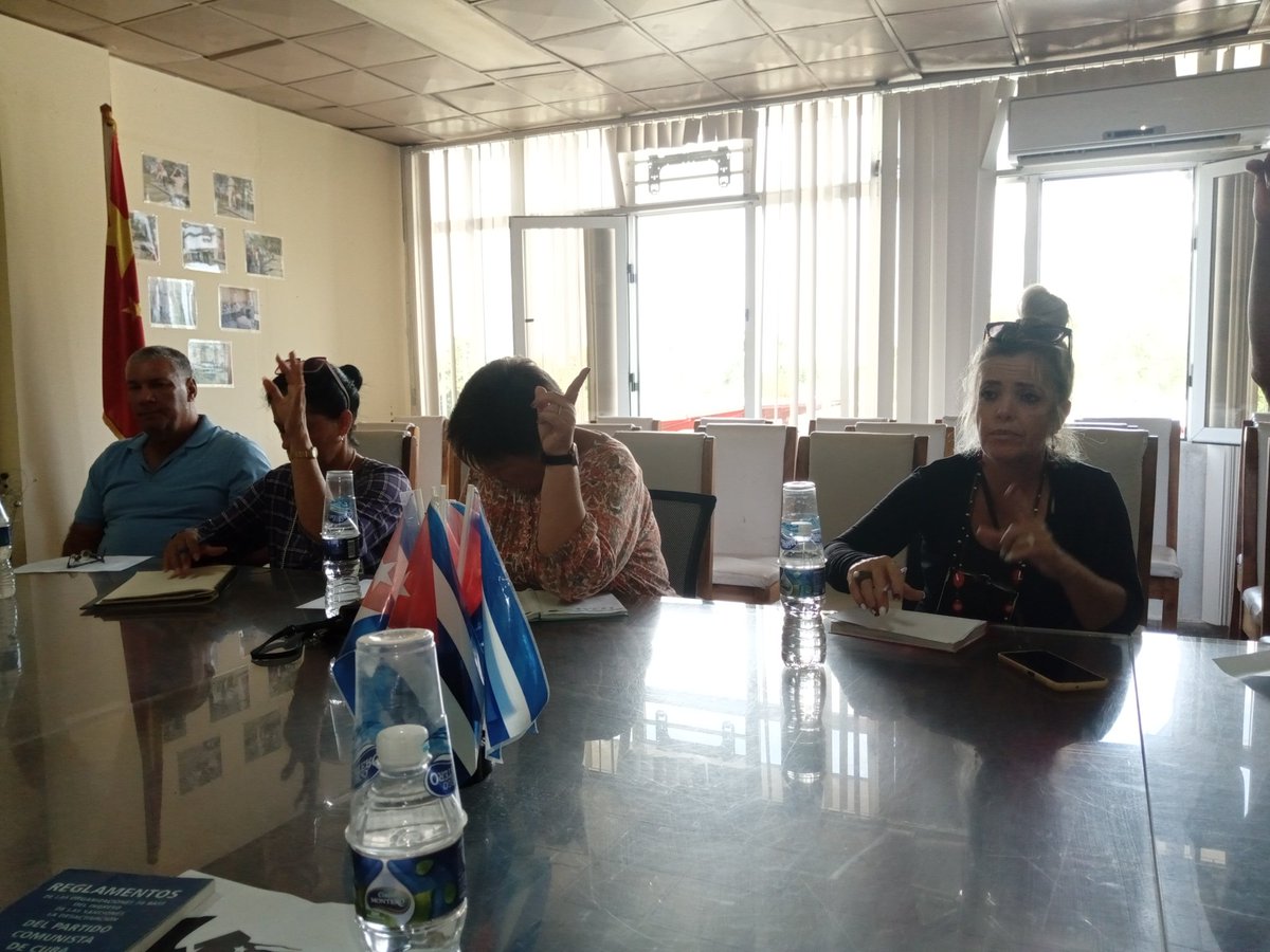 Con la presencia de Yamilé Ramos Cordero Primera Secretaria del CP PCC  se evalúa en el comité del partido de Componentes Electrónico la necesidad de intencionar la producción de alimentos. #PinardelRio #CubaViveEnHistoria