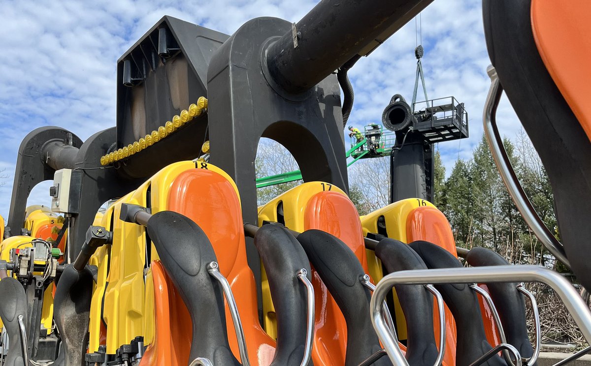 Get ready for the return of the Aero 360! ⬇️
After a rebuild this offseason, the Aero rejoins our ride lineup with an updated control system and vibrantly repainted orange seats. We relamped all the lights on the arrows, too. Can you believe Opening Day is only nine days away???