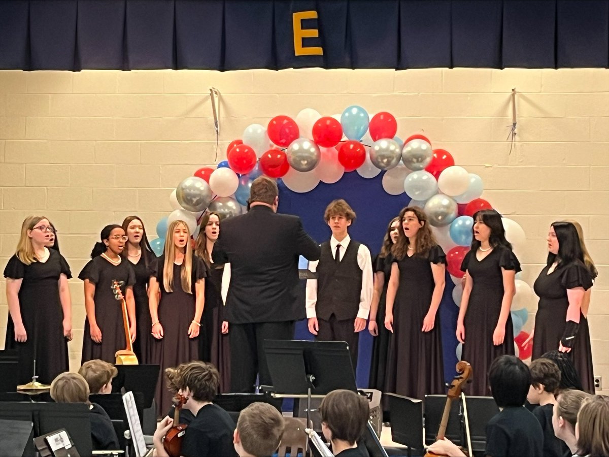 Our 5th grade classes had a special treat yesterday. The AMS Music Department came and performed for our 5th grade. We would like to thank Appling Middle School Music Department for the wonderful performance yesterday. Thank you!!! @BartlettSchools @ApplingMiddle