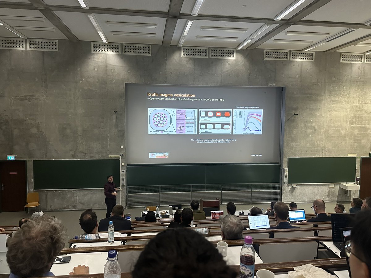 Wrapping up a fantastic day of magma-energy-science at the #KMTsymposium2024 our Yan Lavallée presents the state of the art on #magma vesiculation as part of his @ERC_Research project MODERATE towards the goals of the @KMT_Project