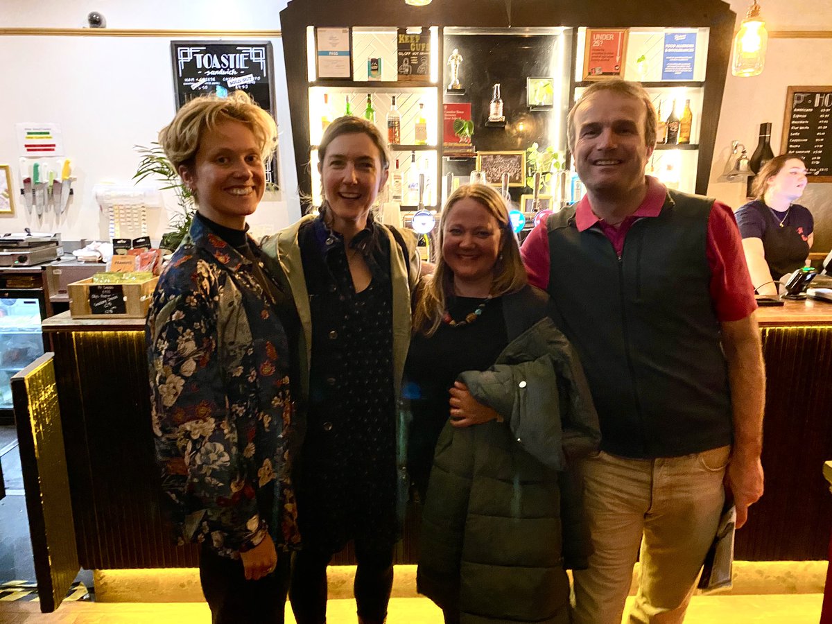 Incredible amount of interest in #regenag in the middle of #Edinburgh @ Cameo cinema @PicEntFilms audience of 200 - mix of ages & interests👏 panel Kirsty Tait @FFC_Commission Tara Wight @LandworkersUK @johnniebalfour @PastureForLife Andrew Whitley @BreadMatters 💚