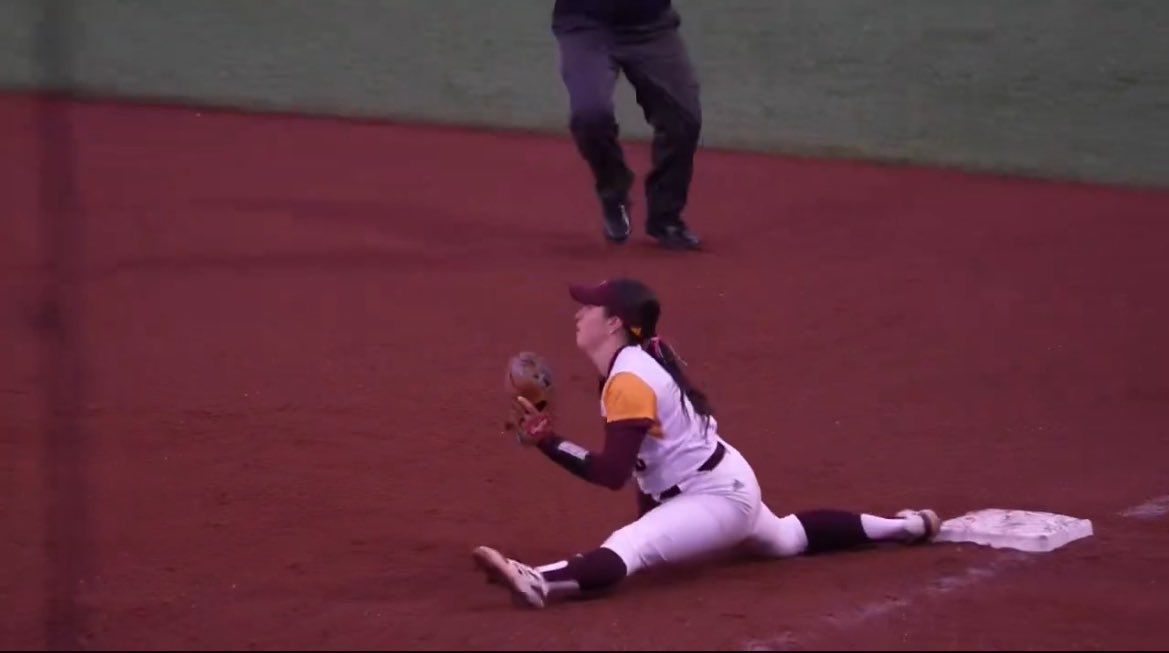 no context college softball tweet media