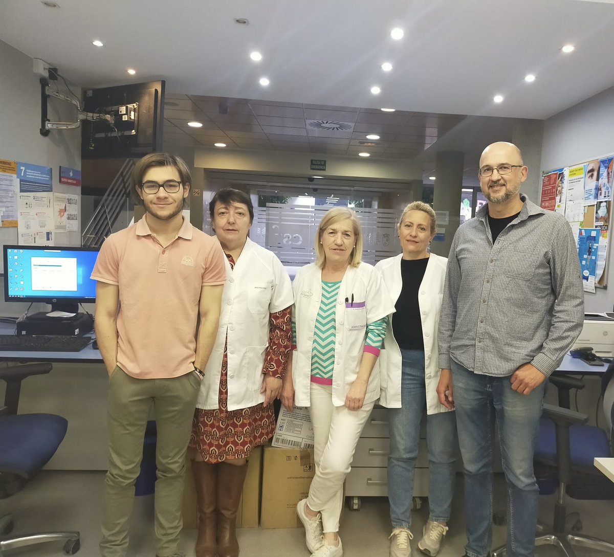 Comenzamos esta andadura con ilusión!!!! Y que mejor que en #SemanadelaSalud . Empezamos nuestra presentación con la puerta de entrada a nuestra 🏥. Administración es 🔝🔝<a href="/Murciasalud/">Murciasalud</a> <a href="/IsabelAyalaVig/">Isabel Ayala</a> <a href="/Area7ReinaSofia/">Area7ReinaSofía</a> <a href="/BaezaAlcaraz/">Ángel Baeza Alcaraz</a> <a href="/Yolanda_yolobe/">Yolanda López-Benavente</a>