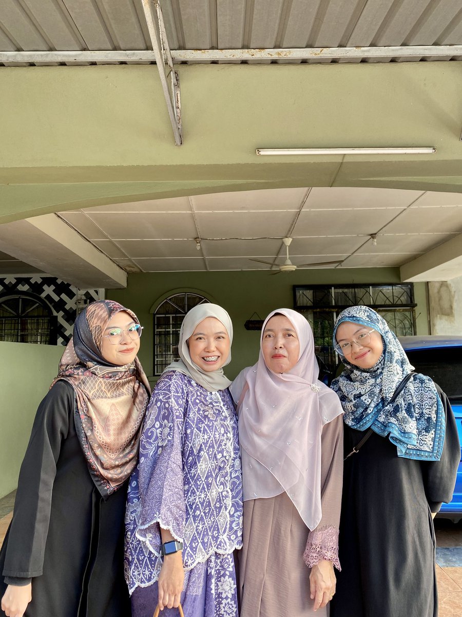 beautiphew's tweet photo. Ok harini penat kena puji dengan bopen 😭😭🥰🥰🥰🥰 done raya 2, started our day lambat but alhamdulillah kenyang lunas craving soto!! 🥳💛 #eid2 https://t.co/Jh6mcWPDMI