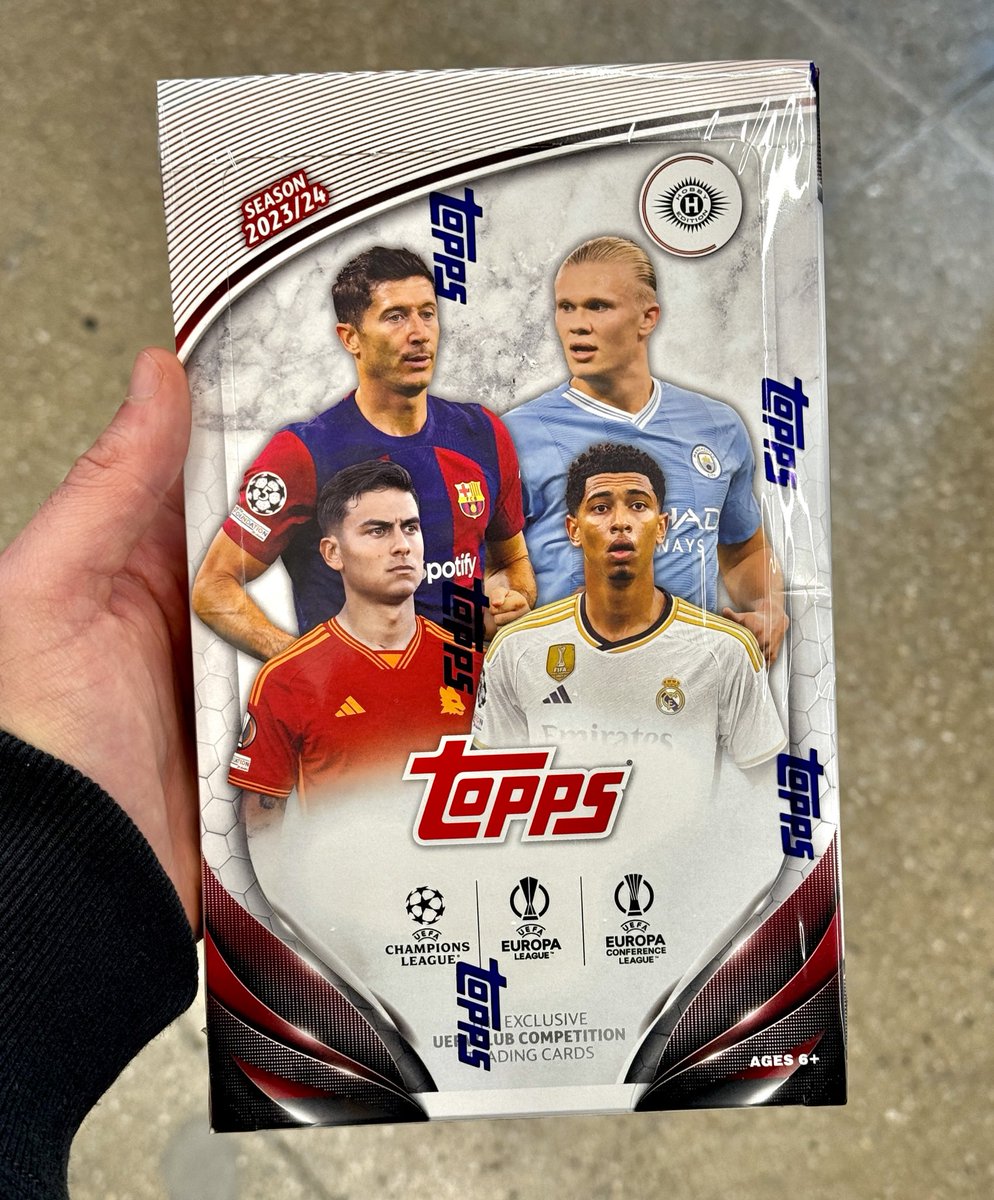 ⚽ PRODUCT BREAKDOWN ⚽ 2023-24 Topps UCC Flagship is releasing tomorrow, and the product has some MAJOR improvements from previous years. 𝗡𝗘𝗪 𝗙𝗘𝗔𝗧𝗨𝗥𝗘𝗦: - 1 Auto or Relic per Box (Hobby) - 1 Commemorative Starball Relic per Box (Blaster) - A very strong auto to relic…