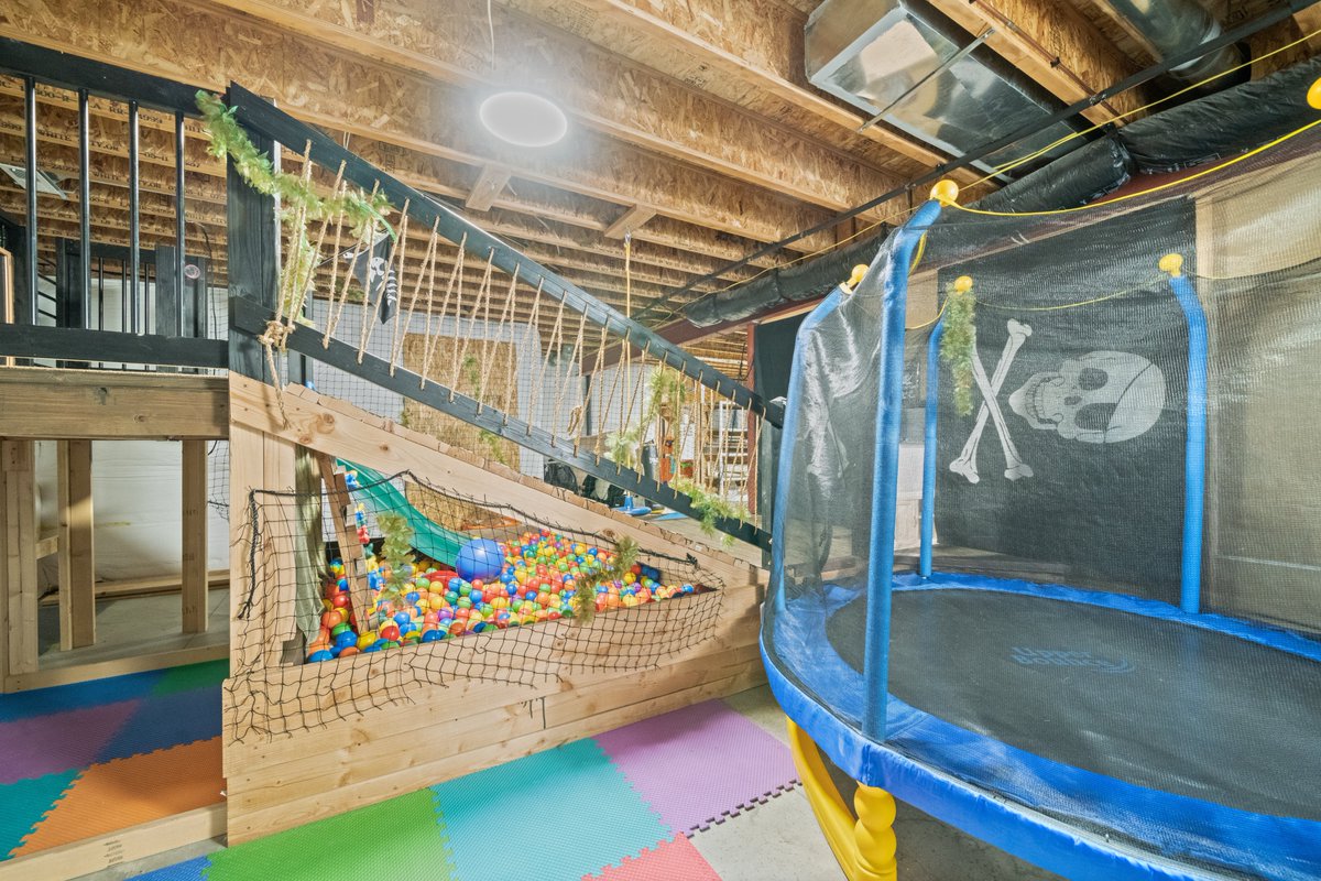 The McDonald’s PlayPlace is shaking rn Currently listed for $749,000 in Colorado Springs, CO