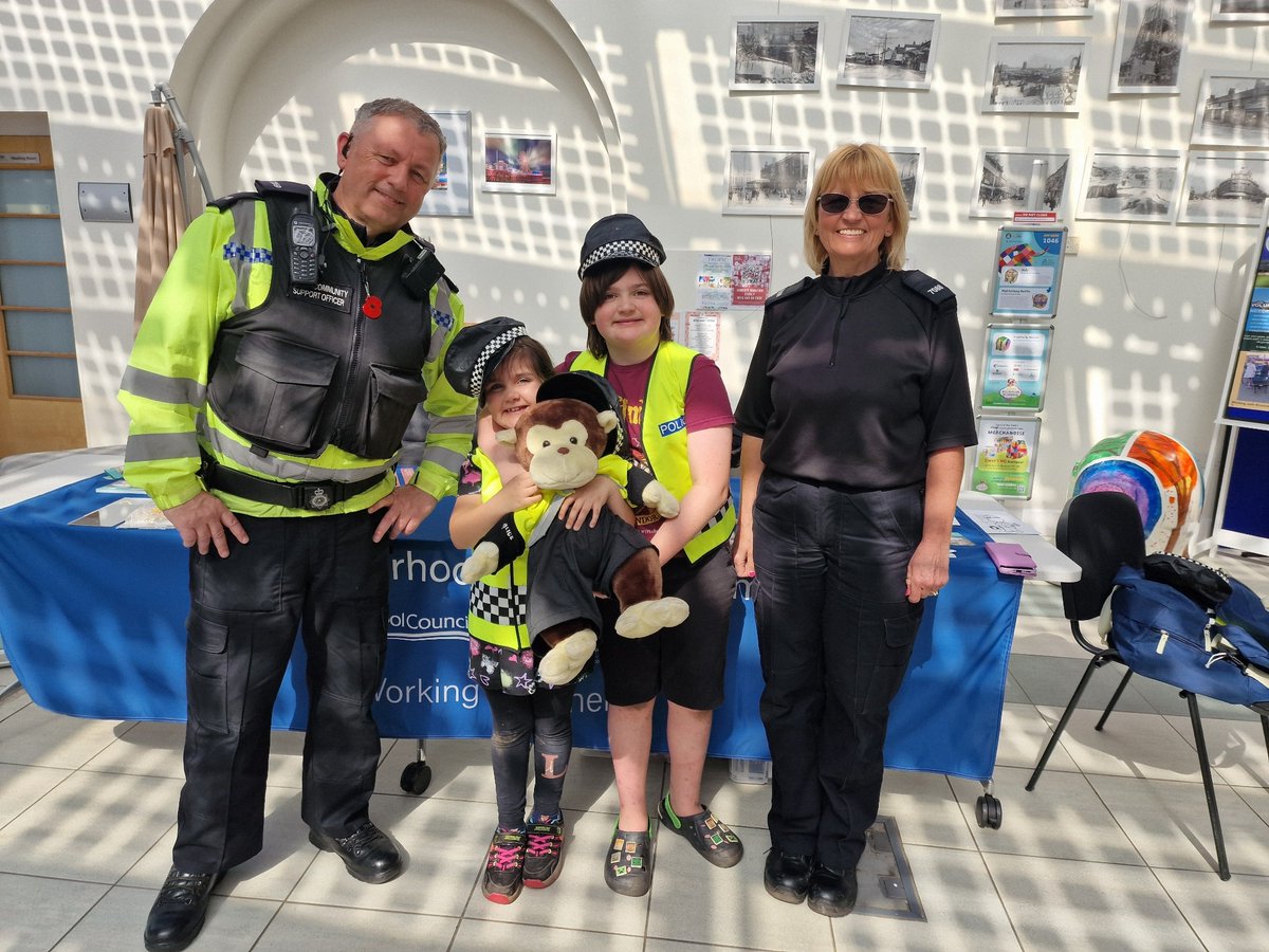 PCSO's Colin & Debby were at the Solaris Centre today from 12 - 2pm. During this time we gave away lots of FREEBIES and just generally spoke to everyone and anyone who wanted advice and reassurance. As always thank you Solaris for looking after us. #BlackpoolPolice