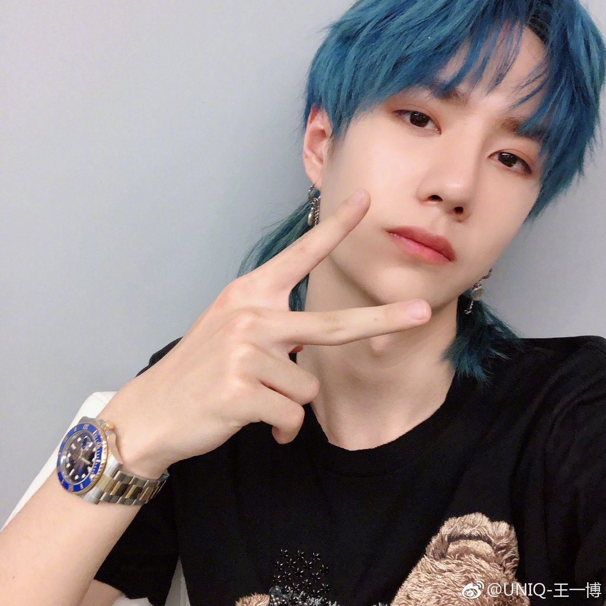 when wang yibo used to post selfies with his blue hair *sighs* good times