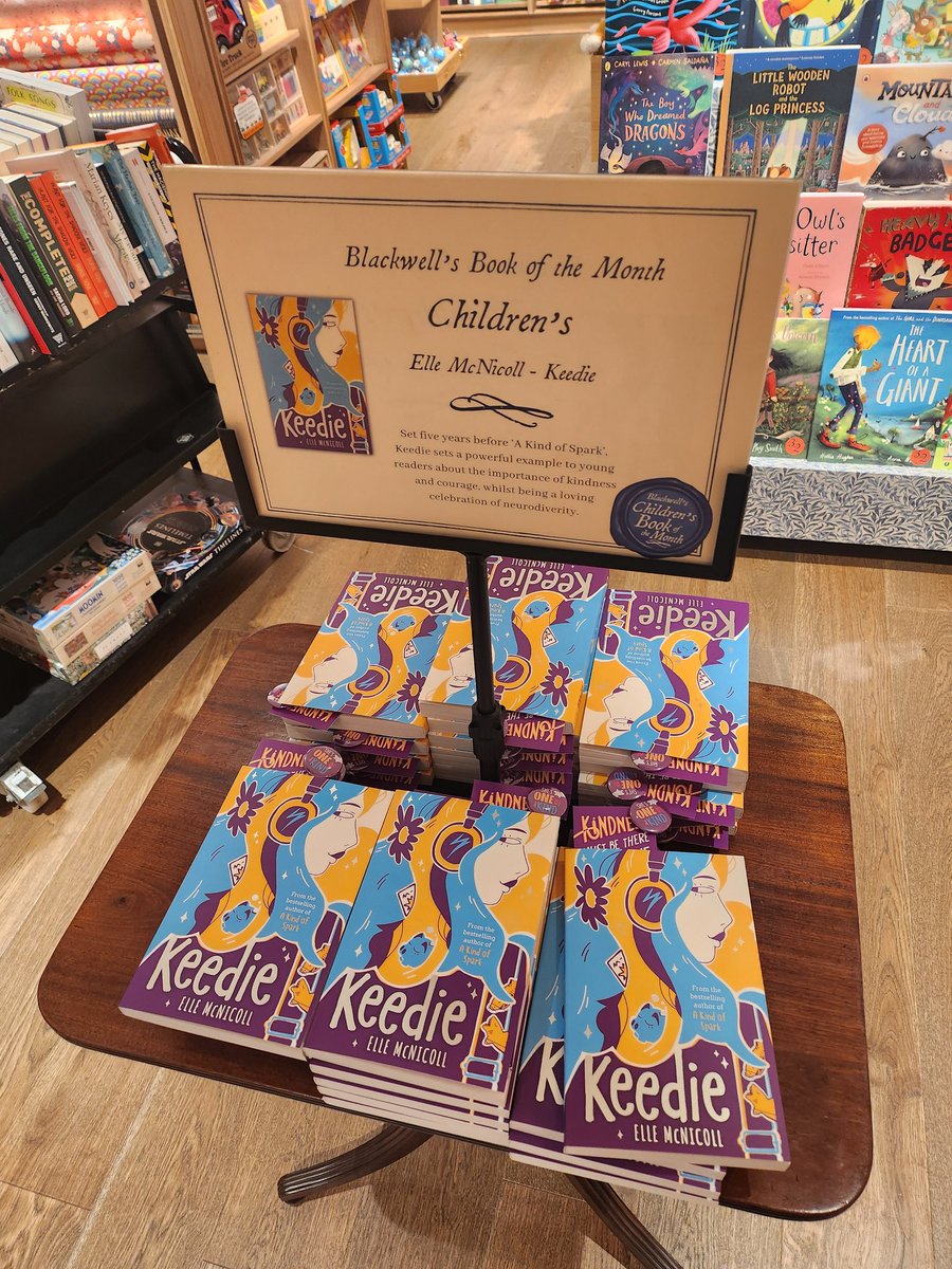 couldn't have asked for a nicer welcome @BlackwellEdin , seeing old friends who are also the world's best booksellers. love this shop, which is why it's in Charm! love their KEEDIE displays for book of the month and, as a Scot who writes about Scots, it was a great homecoming!