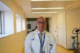 El Dr. @Al_Jauregui_HVH , cap de Cirurgia Toràcica i Trasplantament Pulmonar de #VallHebron, que va liderar l’equip que el 2023 va fer el 1r trasplantament pulmonar completament robòtic del món, ha parlat sobre aquesta tècnica al congrés de @ISHLT ishlt.org/about/news-det…