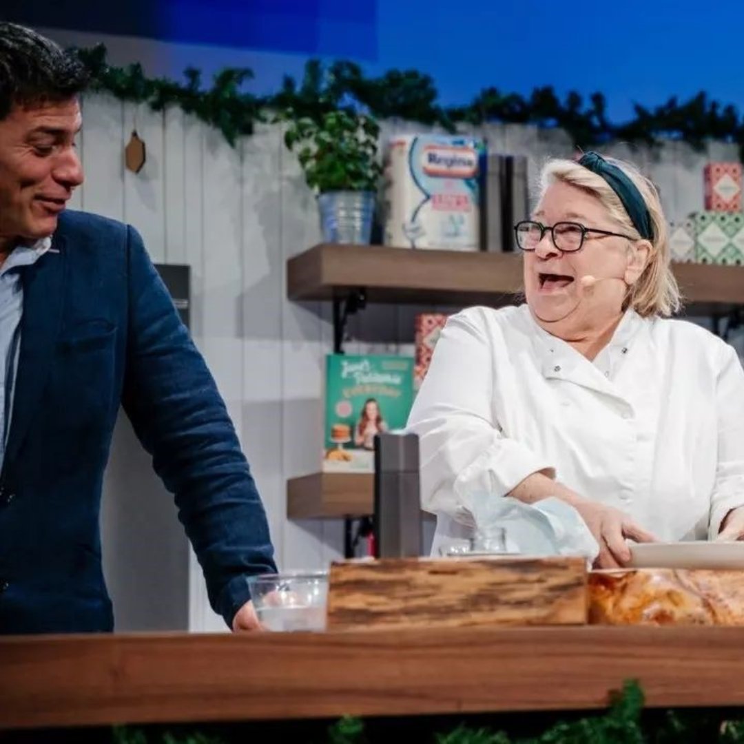 RosemaryShrager's tweet photo. Throwback Thursday to the BBC Good Food Show at the NEC!
I will return to their summer event cooking live on the Big Kitchen on Thursday 13 June 2024! Tickets are on sale now -
https://t.co/TR48A22fgz
#ThrowbackThursday #BBCGoodFoodShow #NEC #FoodieEvent #FoodShow #FoodEvent https://t.co/ZPOAnS1zwT