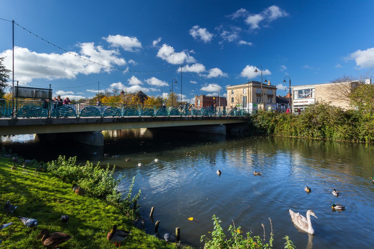 The historic market town of Chippenham is one of the West Country’s most vibrant towns. Nestled on the banks of the River Avon, Chippenham offers an ideal centre for relaxation and exploration of rural Wiltshire. bit.ly/3Ahz07o