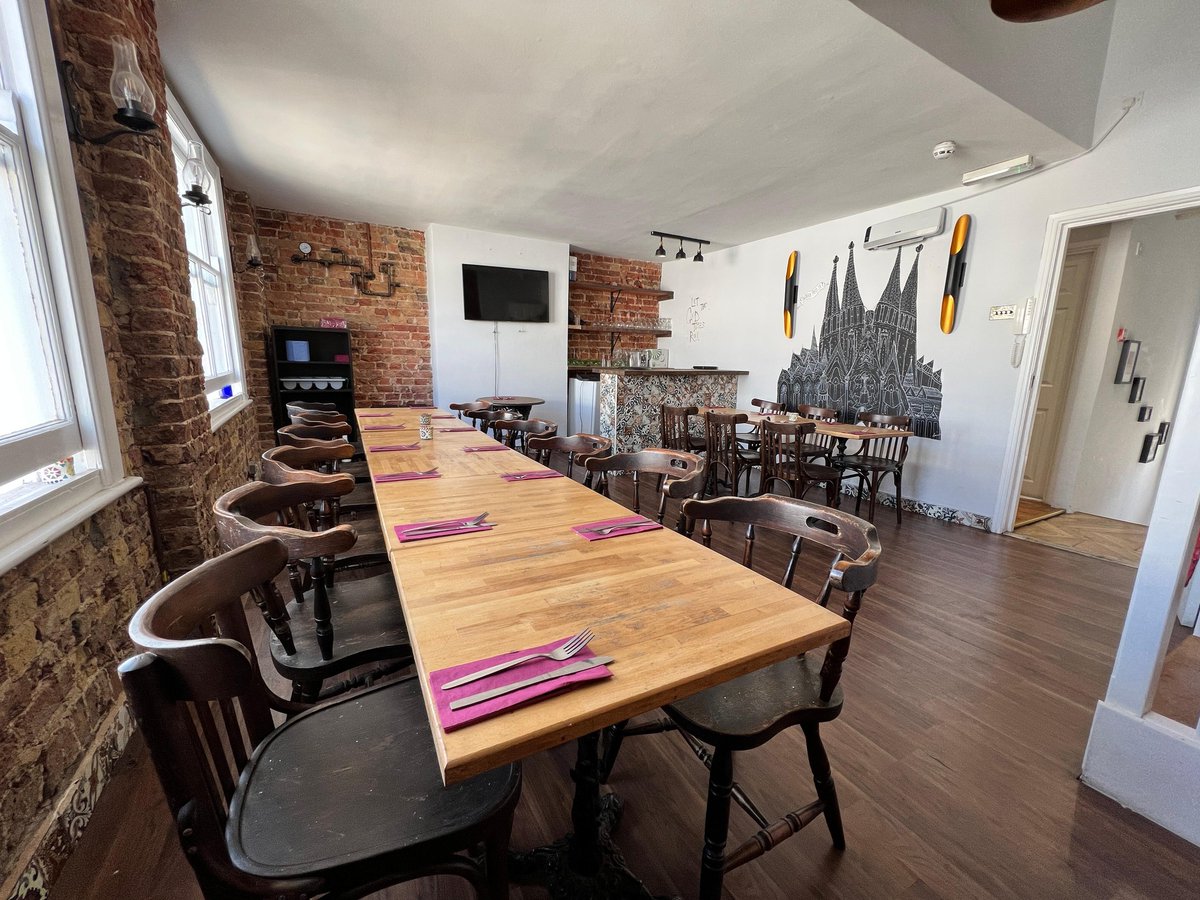Step into a slice of Italy right here in London! Our restaurant is the perfect setting for your next dining experience!

bit.ly/3CDXGaK

#tziganos #spanishrestaurant #italianrestaurant #londonrestaurant #blackheath #london