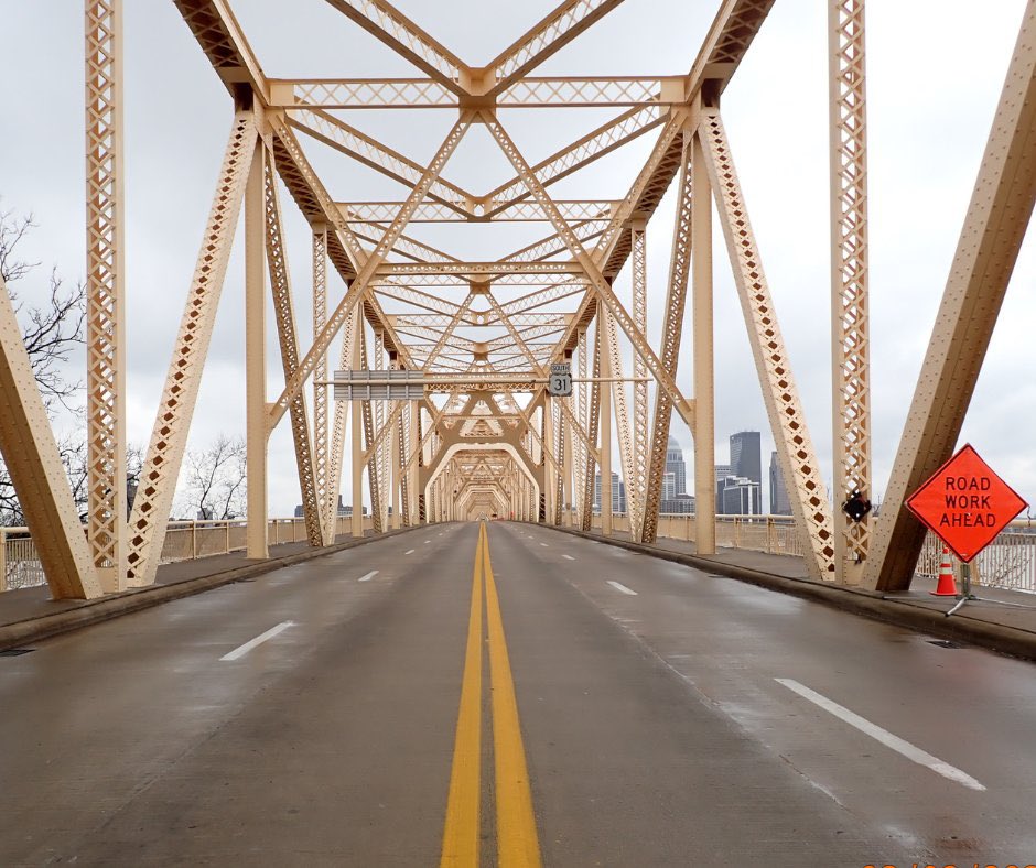 A temporary closure of the Clark Memorial (Second Street) Bridge in Louisville is scheduled for Friday, 4/12, from 2:30 to 5 p.m. to remove traffic control measures & prepare the bridge for full reopening. Details: lnks.gd/2/2vDZnPj