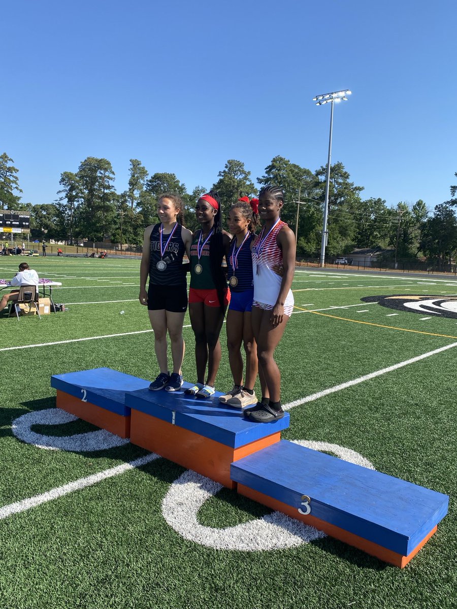 Congratulations to Diamond Bossier of Davis HS for her great performance in the Long Jump and for qualifying for Regionals in Waco! B.O.D. #myAldine ⁦@AthleticsAisd⁩ ⁦@AldineSports⁩ ⁦@CoachKChatham⁩