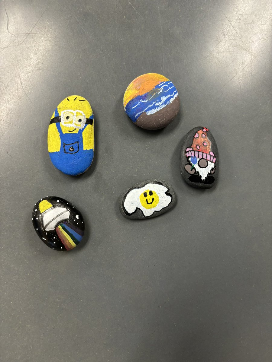 My students spent time painting rocks today for the downtown #Kindness Rock Garden. 

They’re doing AWESOME! 👏🏻🤩

#CommunityEngagement #teachertwitter