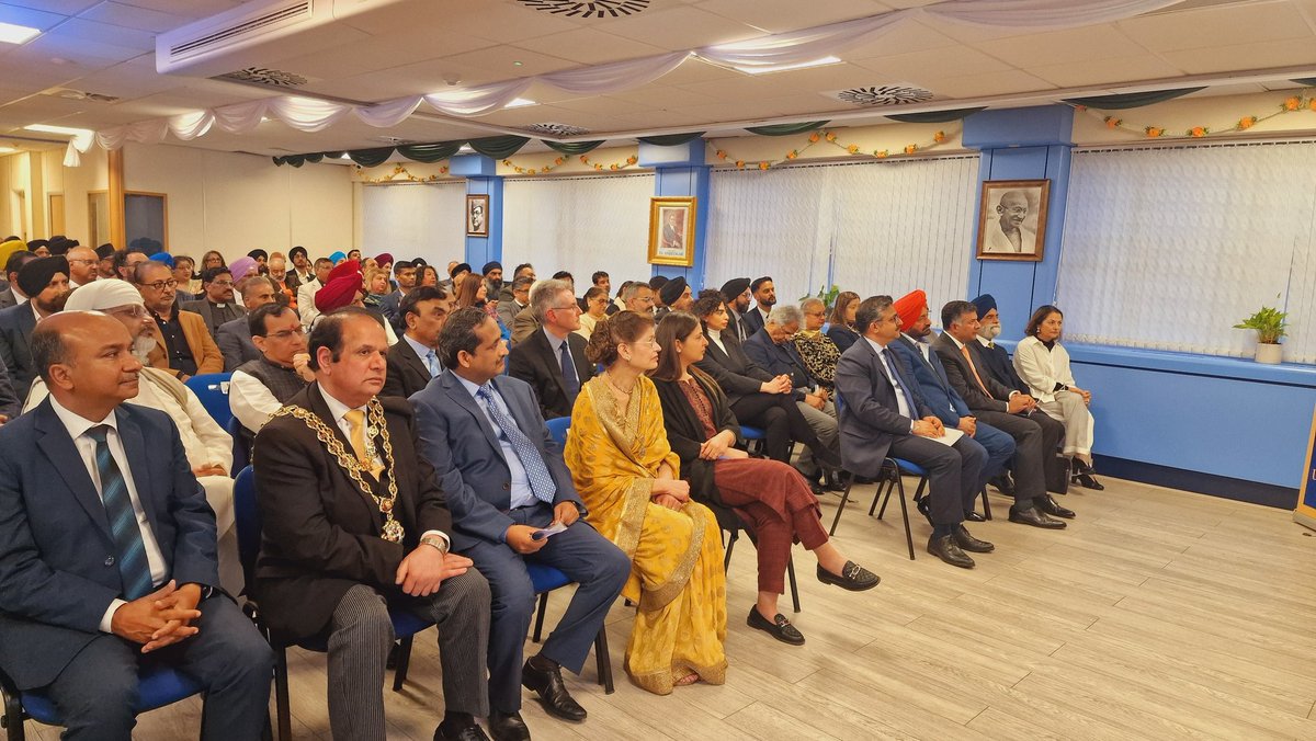 Celebrating Baisakhi with the Lady Mayoress, accompanied by the Consul General of India and the High Commissioner of India for the UK 🇮🇳 #LordMayorBirmingham #Birmingham #India #Baisakhi #Vaisakh