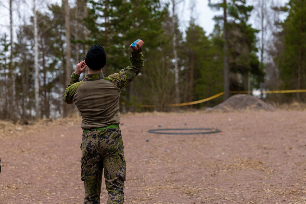 #Porkkalanmarssi on marssitaitokilpailu, jossa puoli voittoa on ehjät suoritukset sotilastaitoa mittaavilla rasteilla. Heikommat suoritukset tuottavat vastaavasti sakkokierroksia.
#Rannikkoprikaati #Merivoimat #Upinniemi