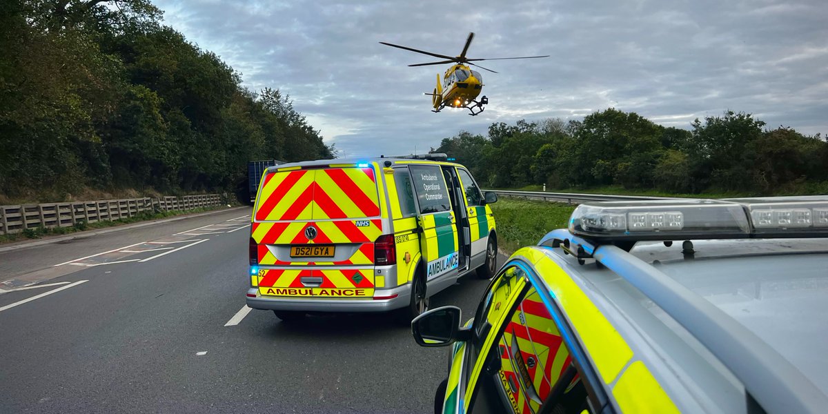 Did you know that our crew often work together with other emergency services on taskings? Together with the ambulance service, police and the fire service, we ensure the patient gets the critical care they need, as quickly as possible, in a safe environment. 📷 CCP Liam