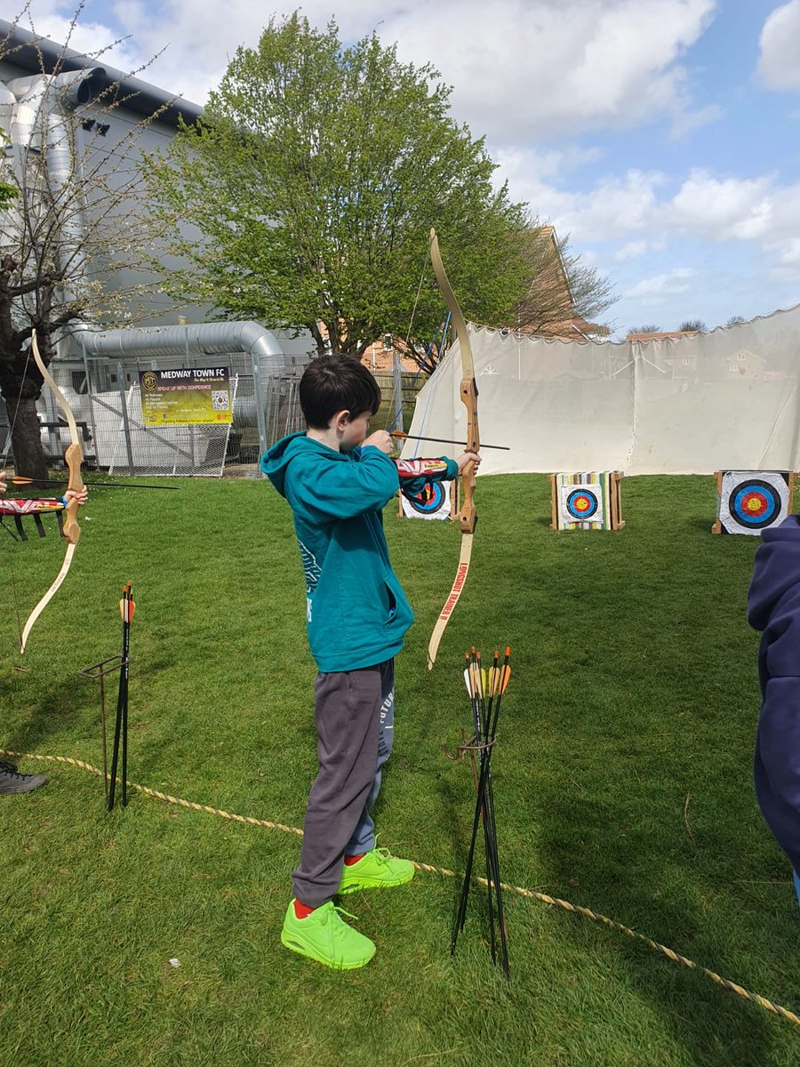 strive_sport's tweet image. Take a peek at the awesome snapshots from our archery workshops this half term! 🏹 🎯 

Can't wait to see you all next half term! 💙

Sign up here 👉️ strivepeandsport.onsidelive.co.uk/sign-in

#halftermactivites #halftermbreak #halftermholiday #archeryclass #archerysport #archeryfun