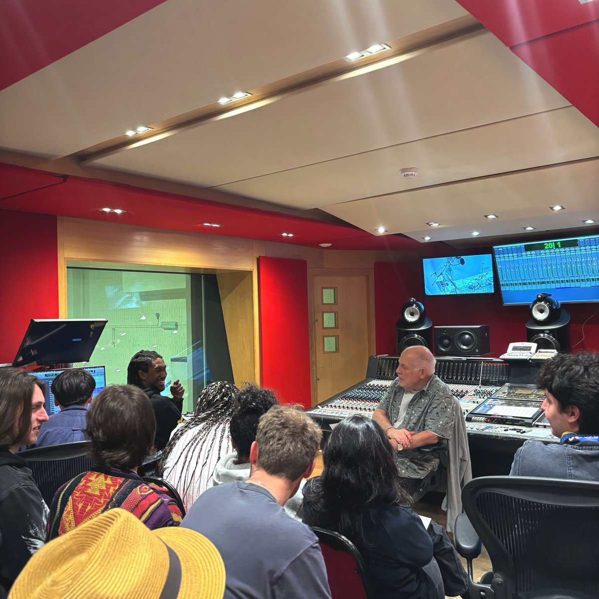 Monday Recap 🔄 Haydn Bendal @ Abbey Road, Studio Two On Monday, we headed to the Studios for a special workshop with none other than esteemed record producer, engineer and mixer, Haydn Bendal.