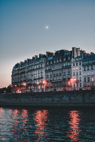 LYBObiz's tweet photo. Dan Novac ©️ Unsplash | #photography #streetphotography #mooncycles #красота #lamps #msparis #europetravel https://t.co/bsqmWELBjO