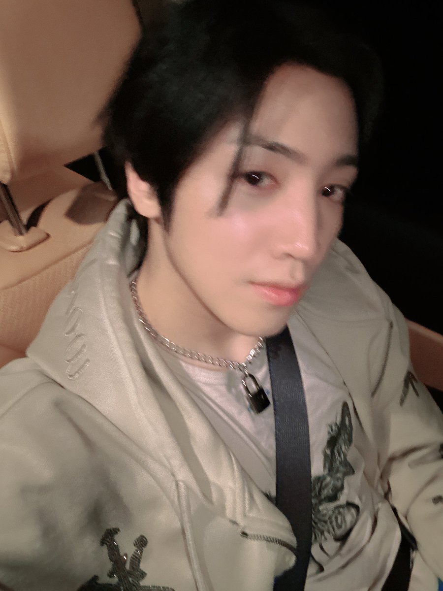 J_WOOSEOK_3's tweet photo. 친구들 뭐하닝 https://t.co/7ftG29amh8