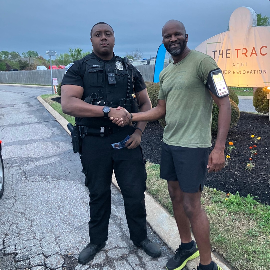 While running along HWY 61, I had the pleasure of meeting Carlos & Micha Rodgers, owners of 'Old School Hot Wings.' Later on my route, I had a chance encounter with Officer Jurlds and took a moment to express my gratitude for his service. #MississippiStrong #TyPinkinsforUSSenate