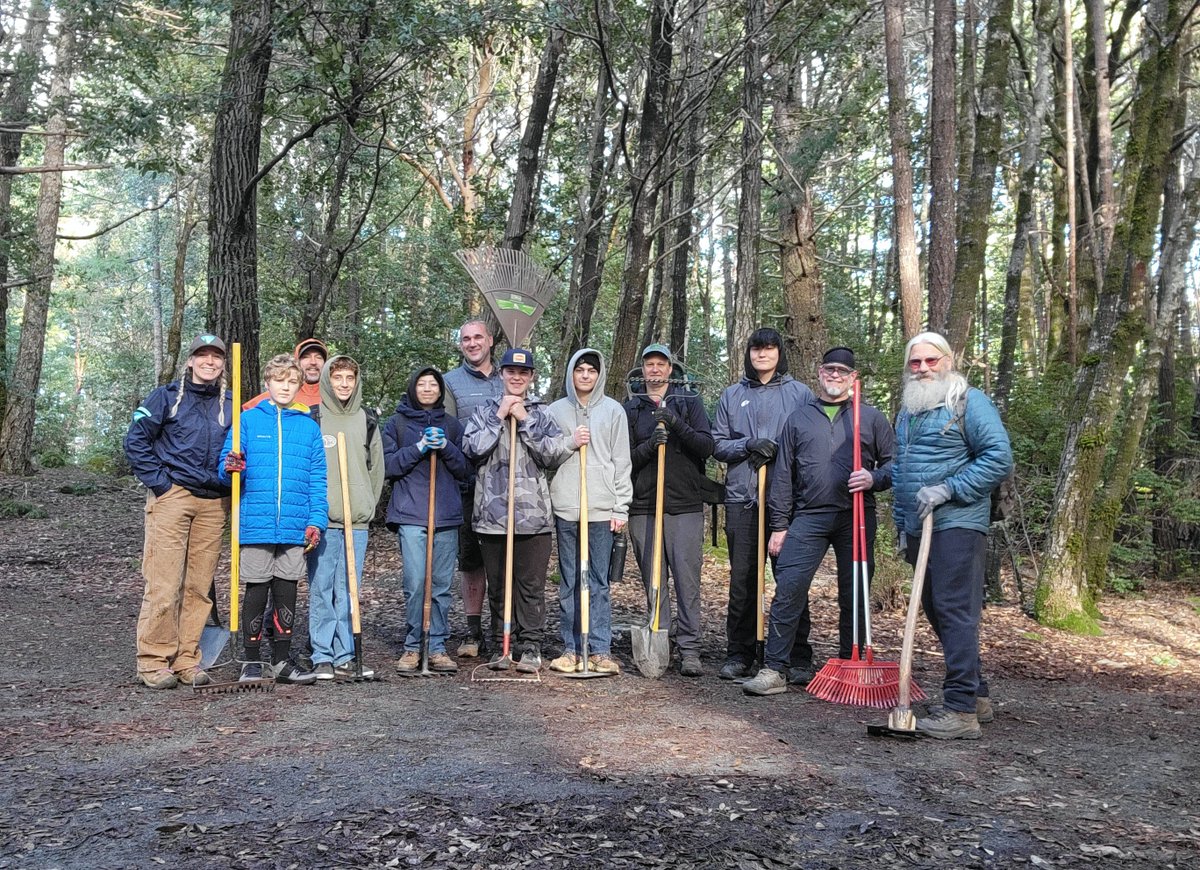 🚲Thank you to all the volunteers who came out for a six-hour work day on the #ParadiseRoyale mountain bike trail in the King Range National Conservation Area this past weekend! Your dedication to #publiclands is appreciated! Paradise Royale trail: blm.gov/programs/recre…