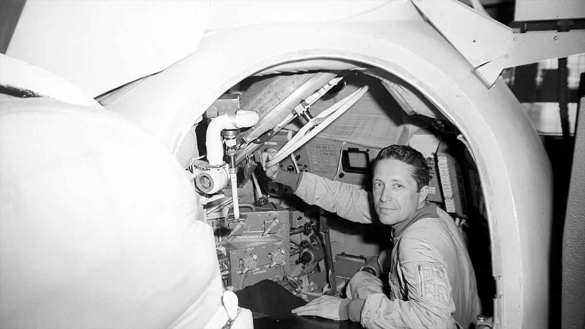 Soviet-era cosmonaut Vladimir Aksyonov, who flew into space twice, dies at 89 trib.al/P6wINJj