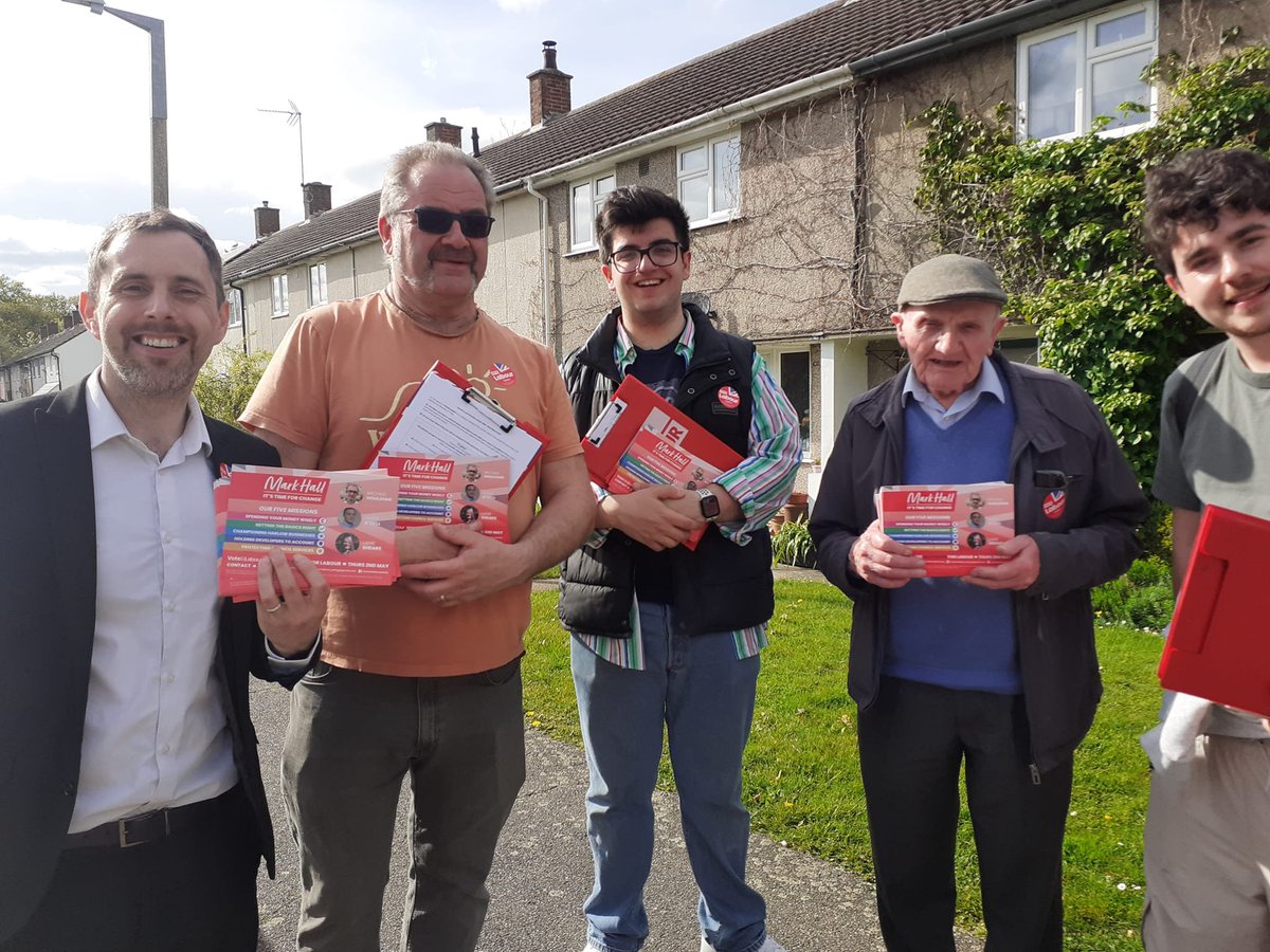 Second #labourdoorstep of the day in Mark Hall. #ItsTimeForChange #VoteLabour @harlowlabour @AlexJKyriacou @JamesGriggs512 #Harlow