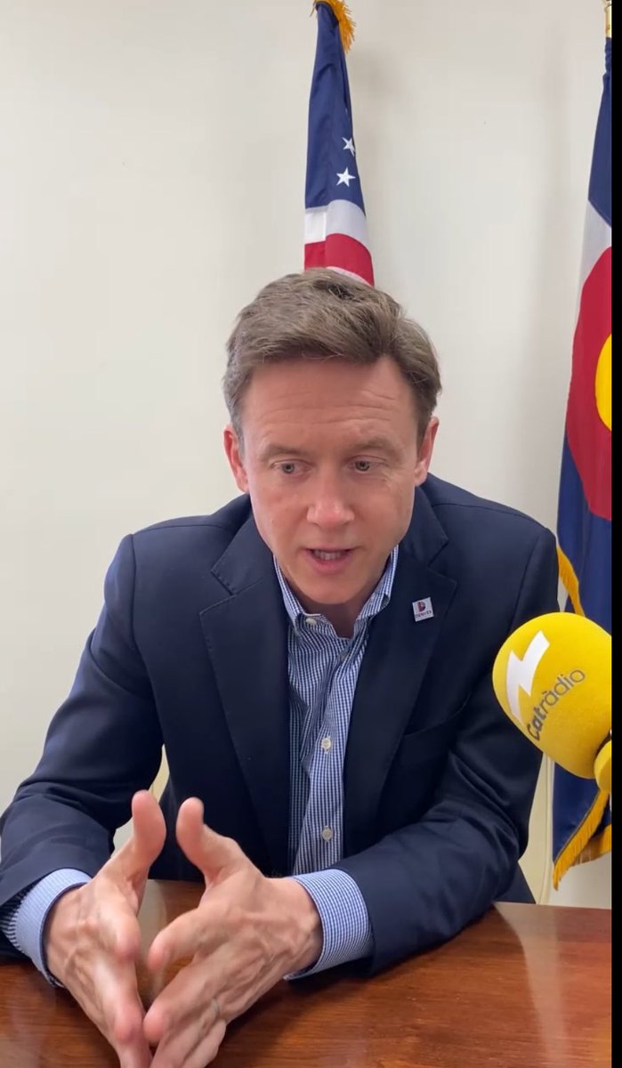 fgarriga's tweet photo. Atenció gent de Mataró. 

Aquest és Mike Johnston. Té 49 anys. És l’alcalde de Denver, 19a ciutat més gran als EUA.

El vaig entrevistar fa uns dies i em va explicar que parlava força bon castellà perquè havia passat un estiu… a Mataró! https://t.co/zBIuCb3V0J