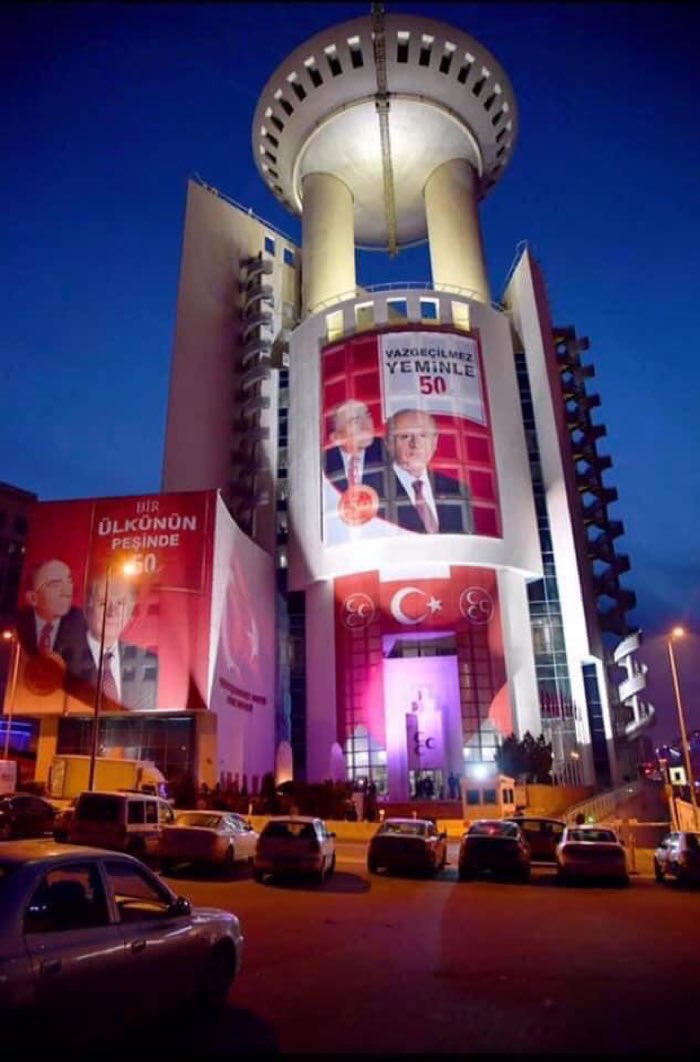 Üç hilalin gölgesi... 
Yoktur daha ötesi!!!